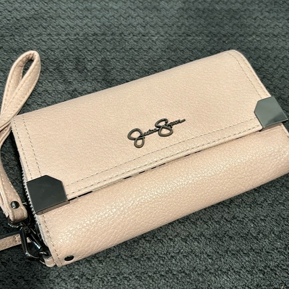 💙2/$15 or 3/$20 - wristlet - Picture 1 of 5